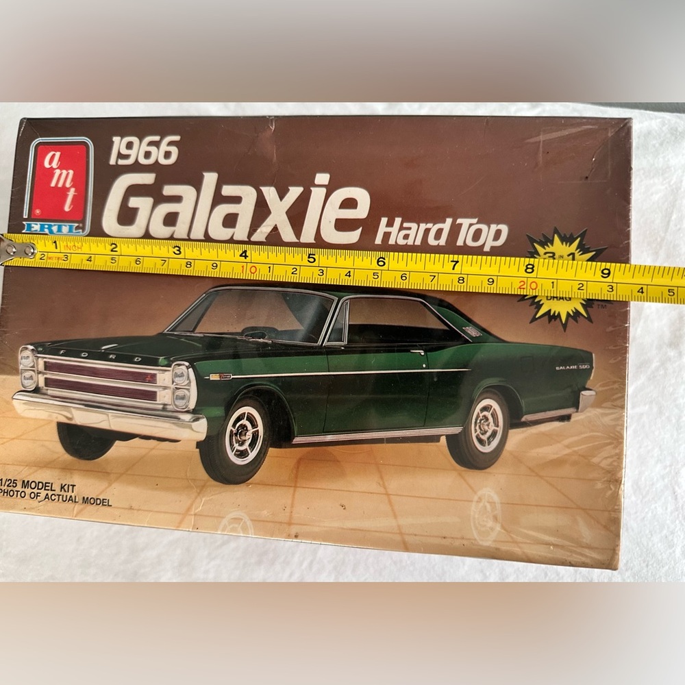AMT 1966 Ford Galaxie Hardtop 1.25 scale model kit. VINTAGE ITEM!  SEALED BOX! - Picture 6 of 6